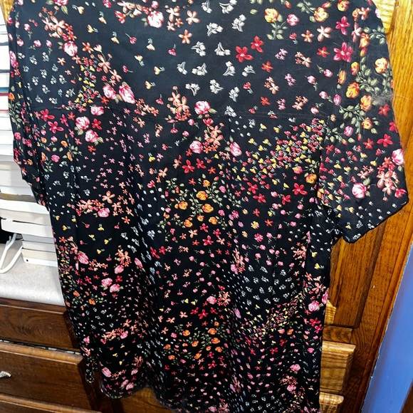 Torrid Black and Red Short Sleeve Blouse - Picture 3 of 3